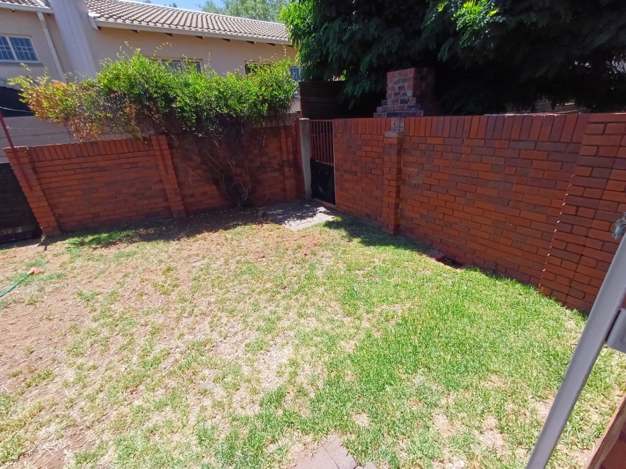 2 Bedroom Property for Sale in Langenhovenpark Free State